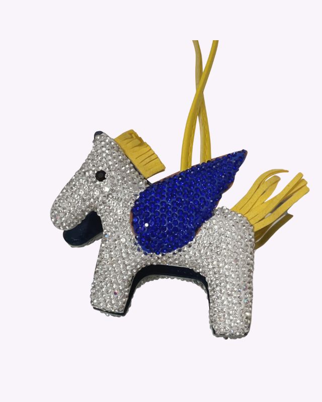 Élan Crystal Charm